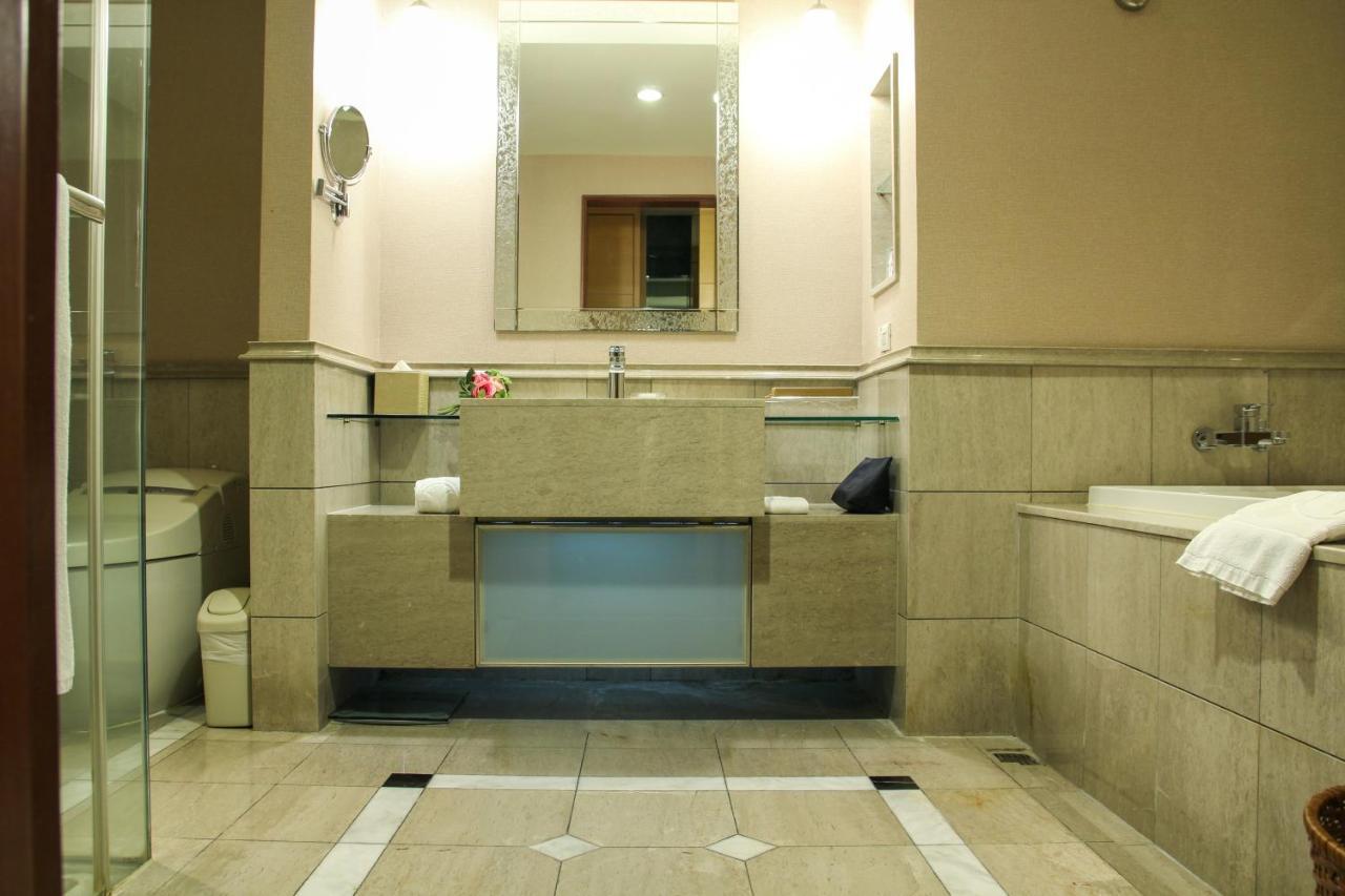 Capital Hotel Тайбэй Экстерьер фото