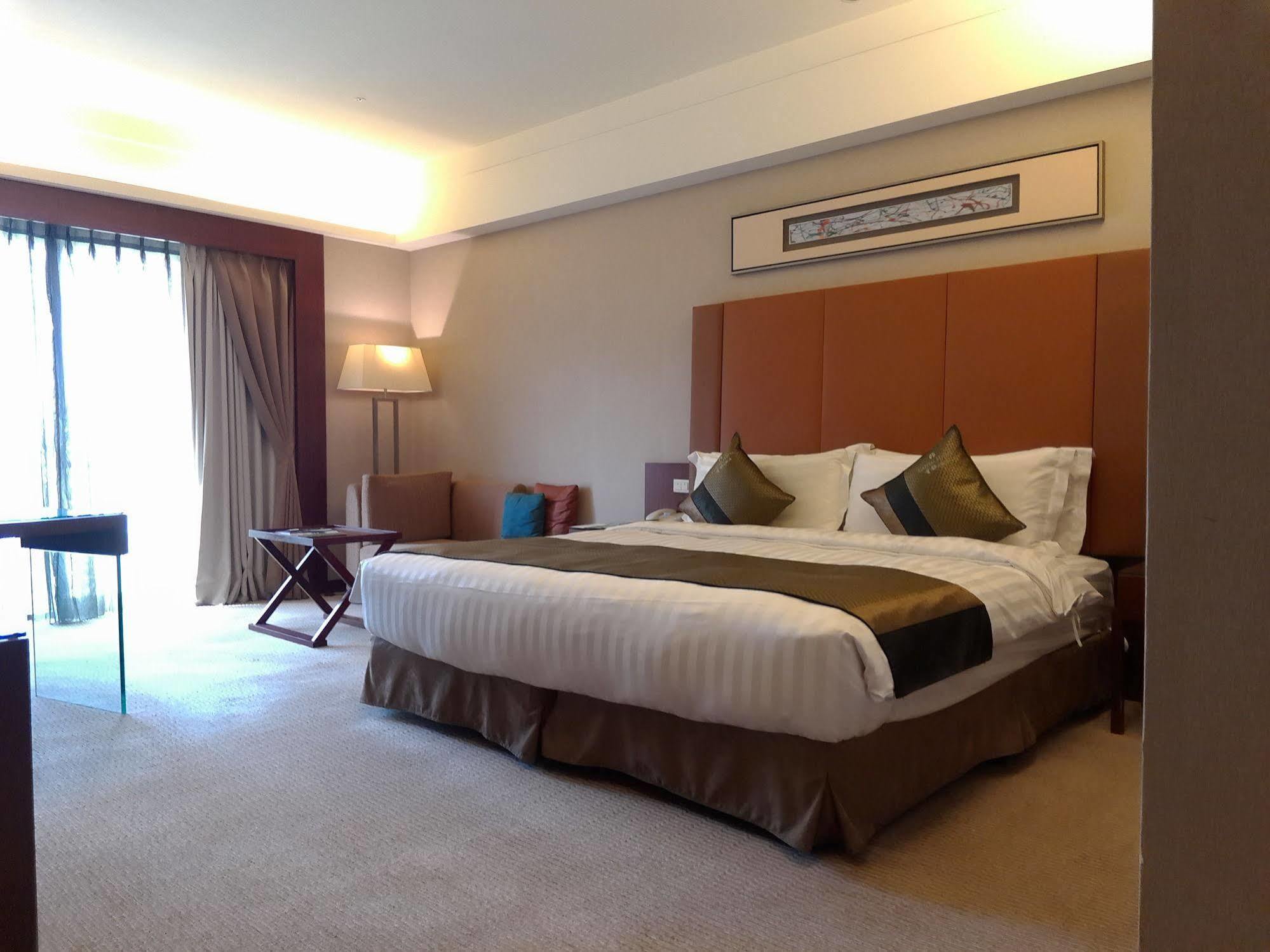 Capital Hotel Тайбэй Экстерьер фото